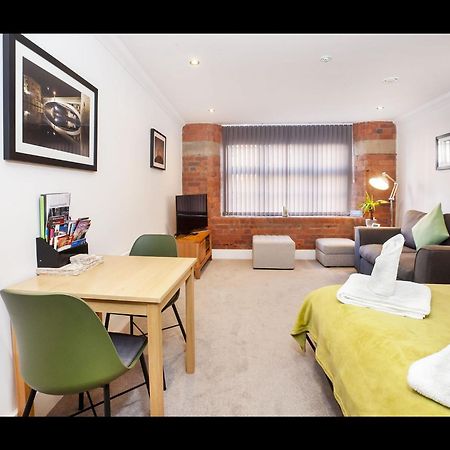 58 Cocoa Suites York Esterno foto