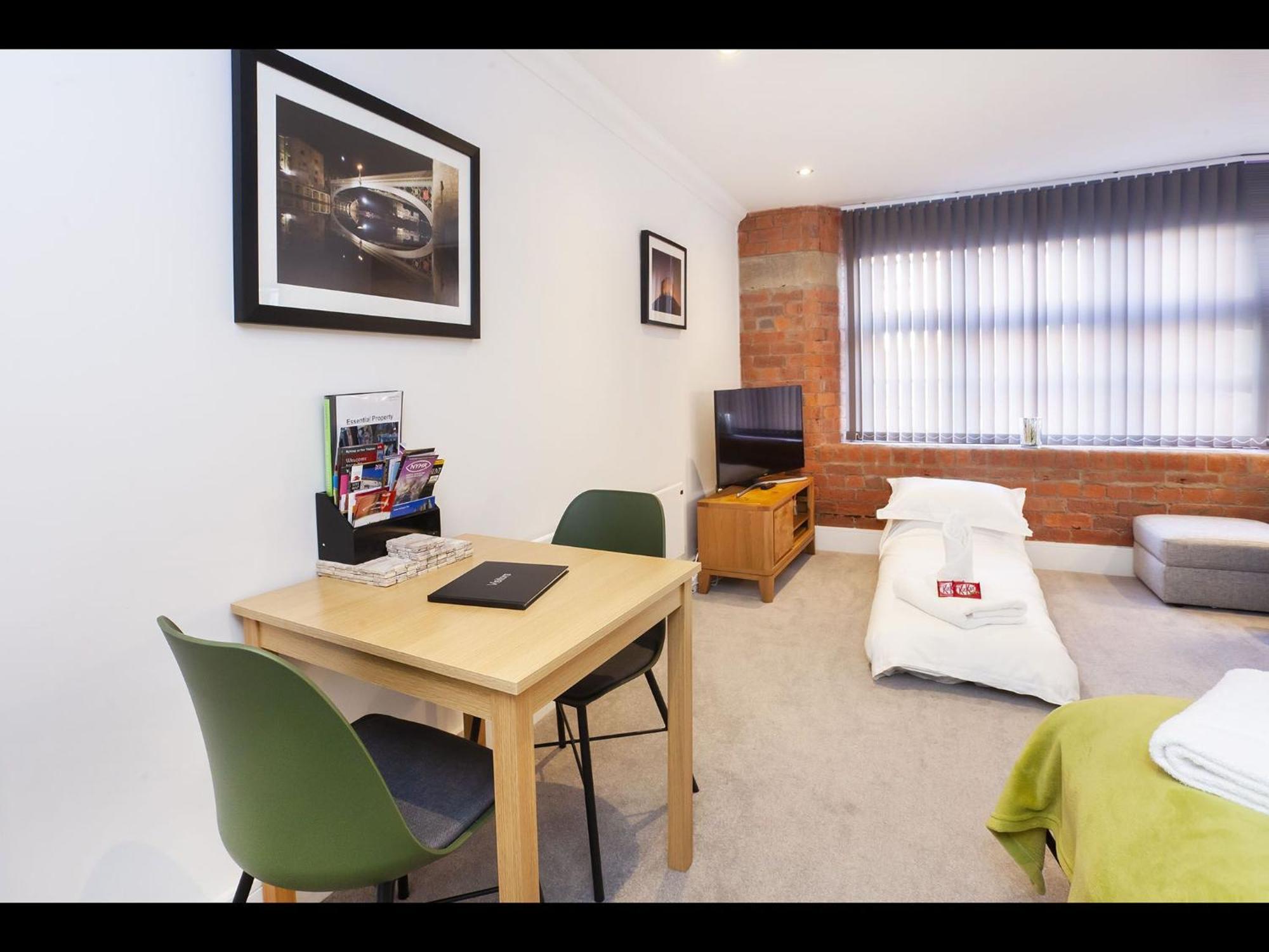 58 Cocoa Suites York Esterno foto