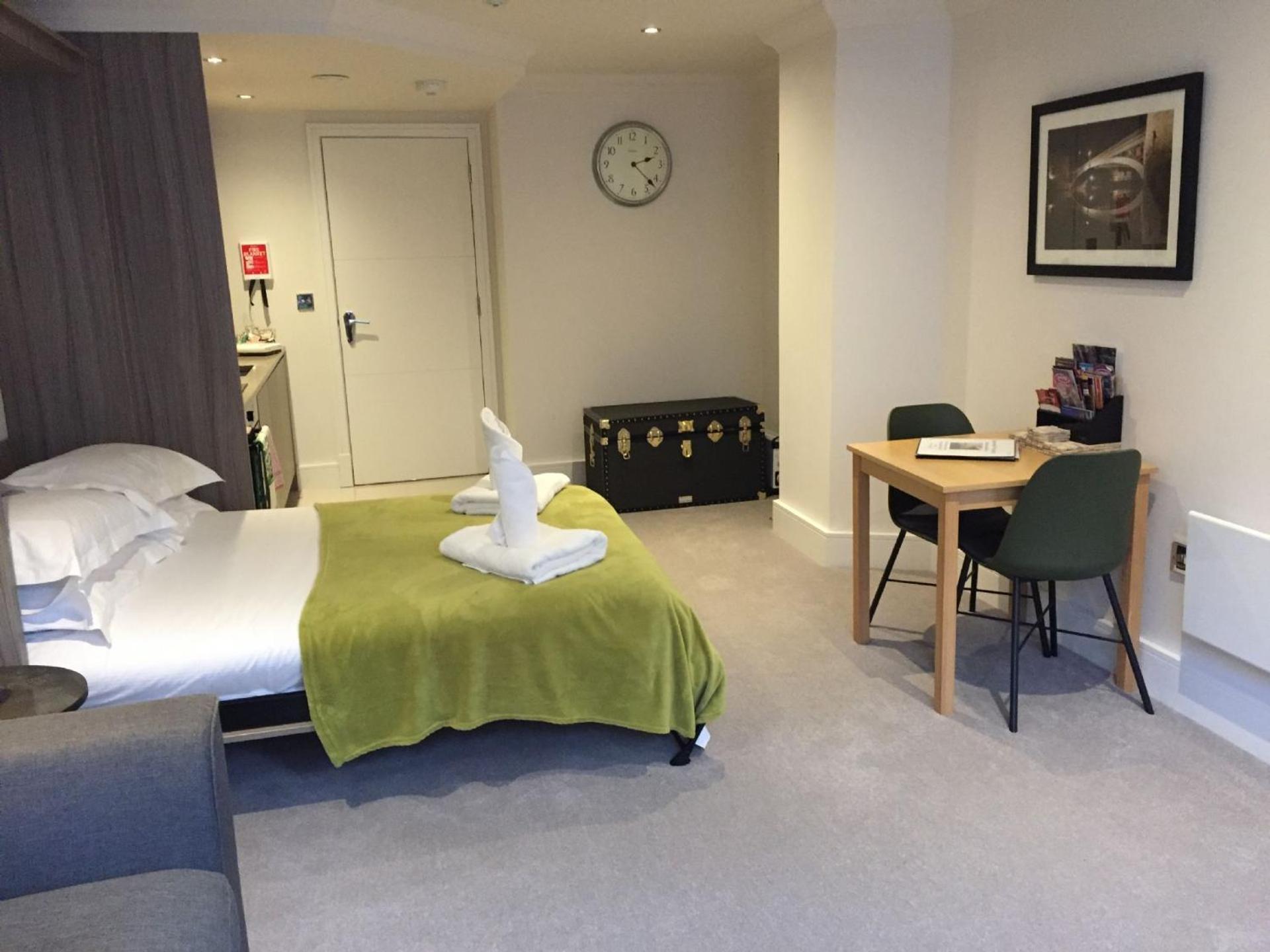 58 Cocoa Suites York Esterno foto
